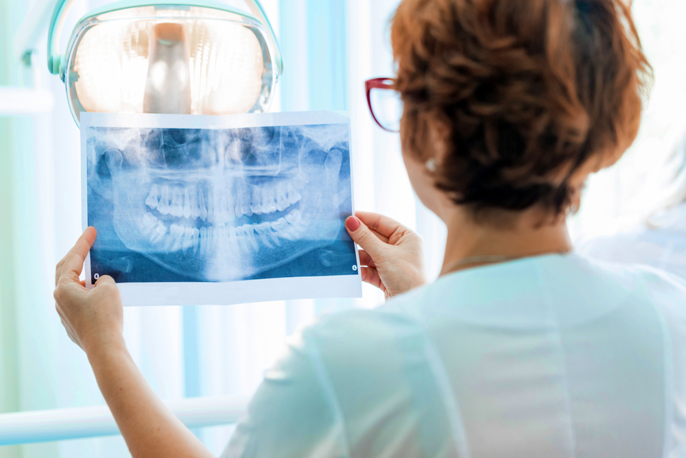 Can Platelet-Rich Plasma Injections TMJD? 1 Dentist reviewing xray