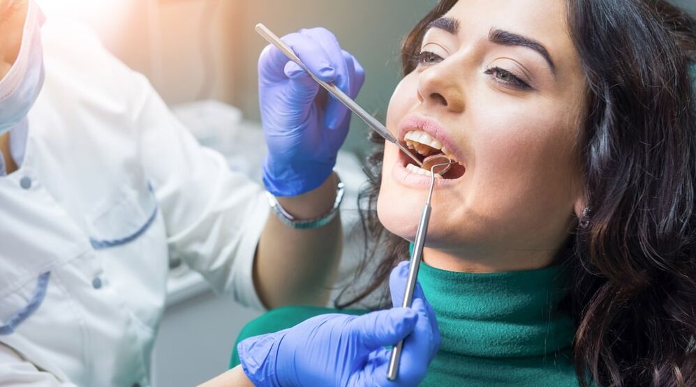 Women went Dental Clinic for Dental Therapy